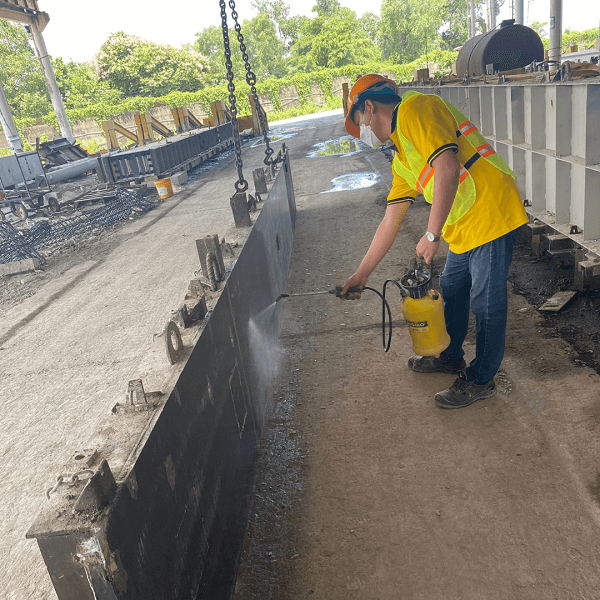 Dầu tháo ván khuôn